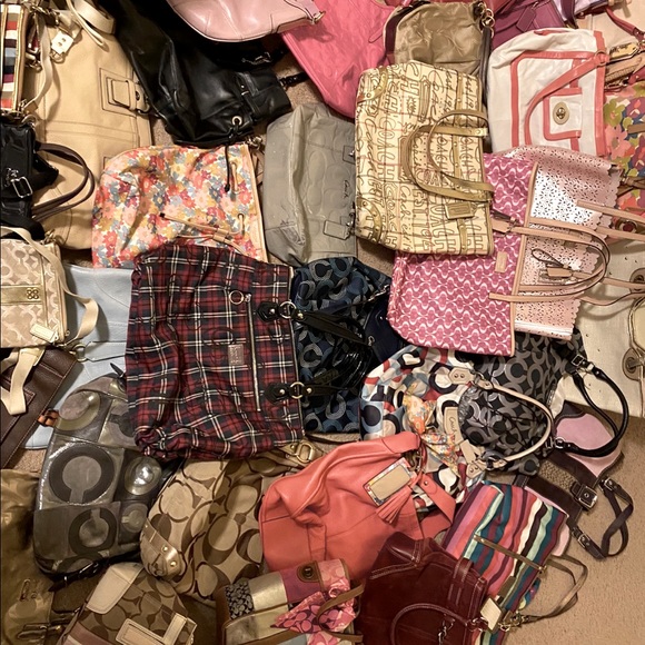 COACH signature jacquard fabric & patent leather flowers & trim tote. F16276 - Picture 2 of 15